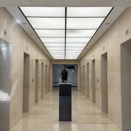 Aufzug im Opernturm Aufzug in unsere Räumlichkeiten in Frankfurt